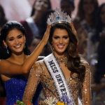 Iris Mittenaere sendo coroada Miss Universo 2016