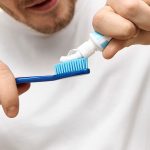 Conheça mais sobre os cinco principais tipos de escova de dente