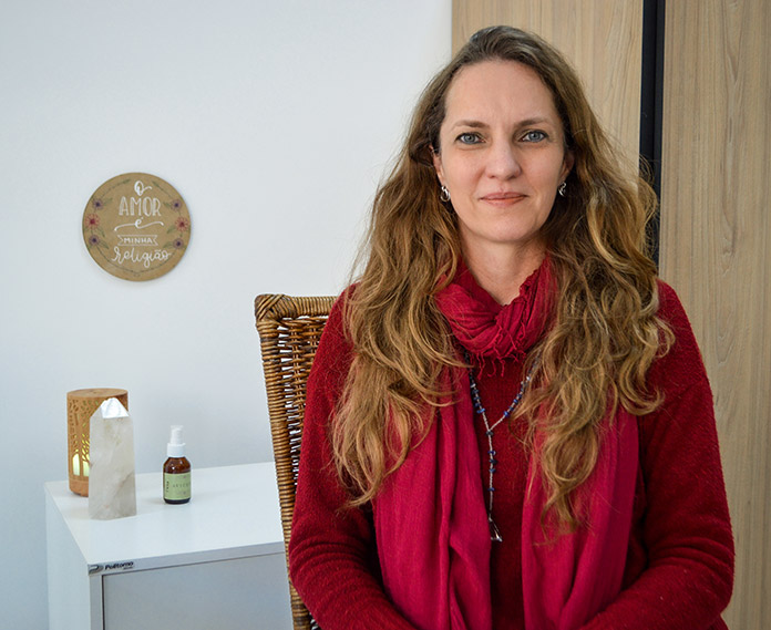 Erika Thiele é terapeuta radiestesista do Instituto Plasma