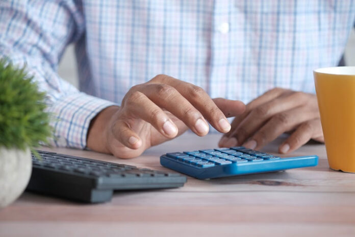 Brasil é o 1º no ranking em que empresas gastam mais tempo para calcular e pagar impostos