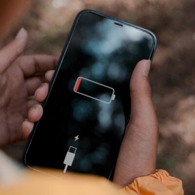 5 hábitos que prejudicam a saúde da bateria do seu celular