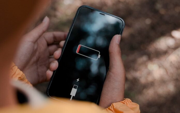 5 hábitos que prejudicam a saúde da bateria do seu celular