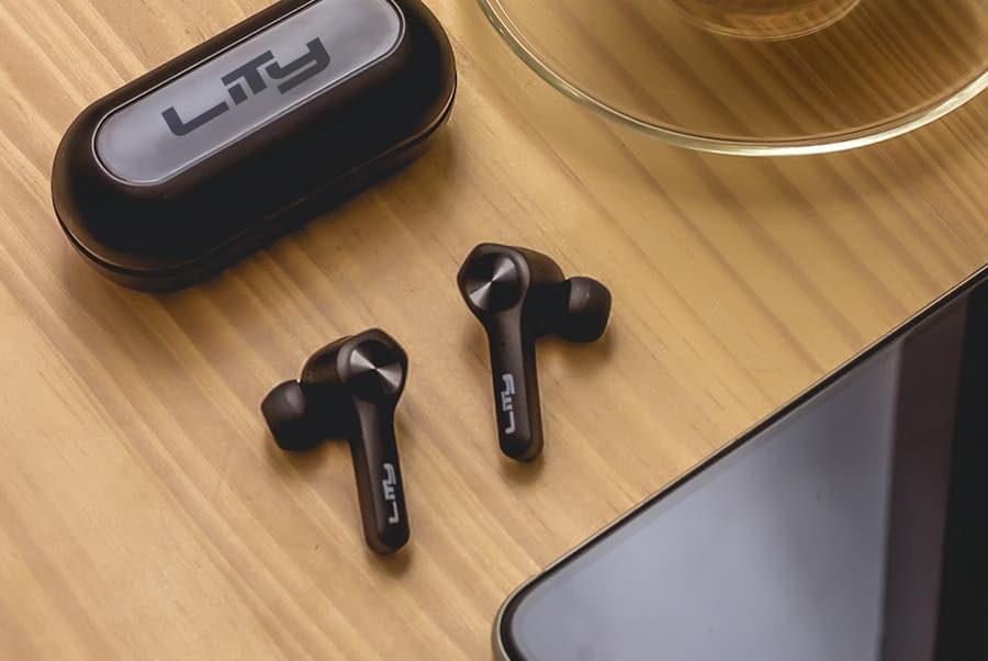 4 dicas para aumentar o tempo de vida útil de fones de ouvido e carregadores
