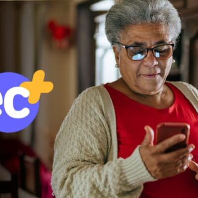 Como ajudar uma pessoa idosa a usar o celular com segurança