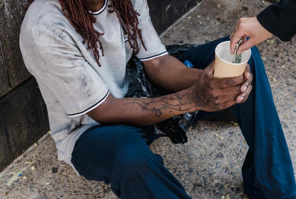 Aporofobia é uma realidade nas redes sociais