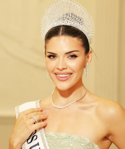 Miss Uzbequistão - Nigina Fakhriddinova