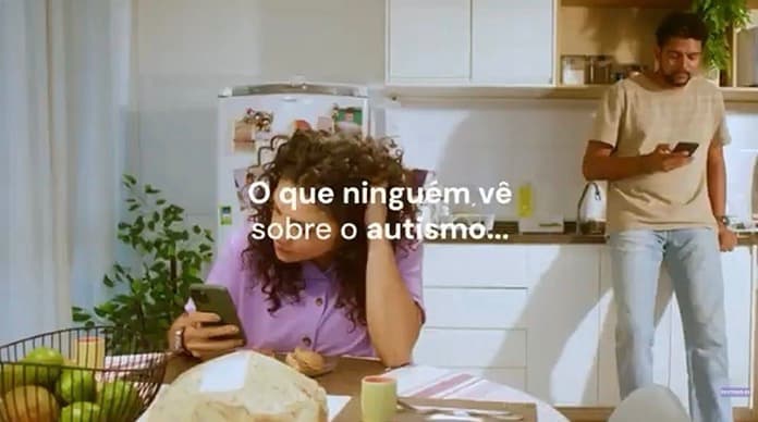 Sobrecarga invisível: mães de crianças autistas enfrentam burnout silencioso no fim do ano letivo