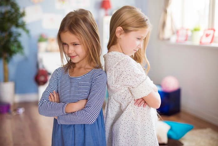 Brigou? Calma! 5 formas divertidas de ensinar crianças a resolver conflitos