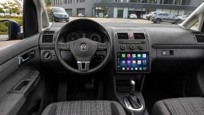 VW Touran: kit rádio 9 polegadas com adaptador volante